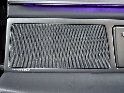 Used 2021 BMW 750i xDrive w/ Executive Package image 40