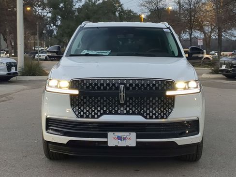 New 2026 Lincoln Navigator L Premier image 8