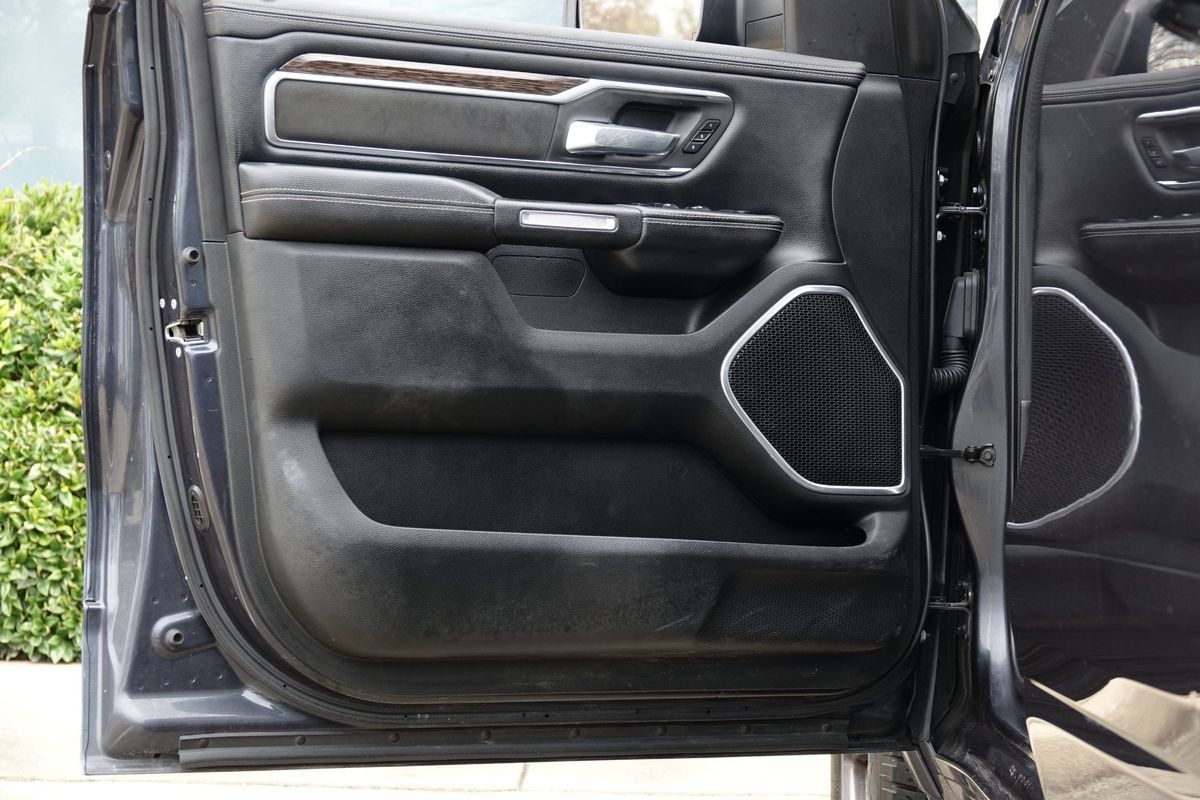 Used 2019 RAM 1500 Laramie AWD/4WD image 36