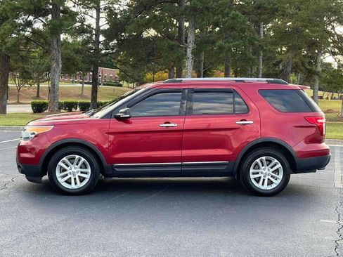 Used 2013 Ford Explorer XLT image 3