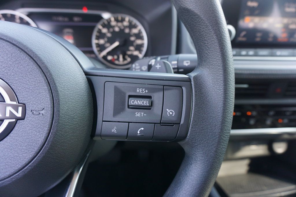 Used 2023 Nissan Rogue S FWD image 9