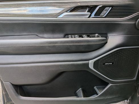 Used 2022 Jeep Wagoneer Series II w/ Premium Group I image 11