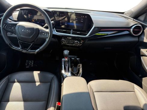 Used 2025 Chevrolet Trax RS w/ Sunroof Package image 12