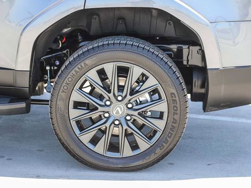 Used 2025 Lexus GX 550 w/ Cold Area Package AWD/4WD image 11