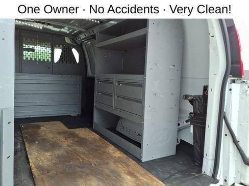 Used 2021 Chevrolet Express 3500 w/ Driver Convenience Package RWD image 21