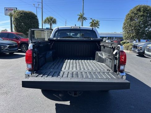 Used 2018 Toyota Tacoma SR5 image 16
