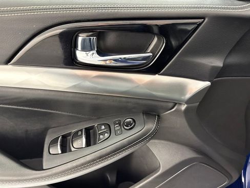 Used 2023 Nissan Maxima SV w/ Floor Mat Group FWD image 19
