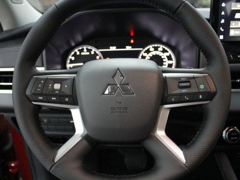 New 2026 Mitsubishi Outlander SE image 8