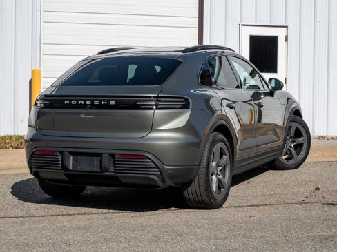 Used 2025 Porsche Macan Electric image 6