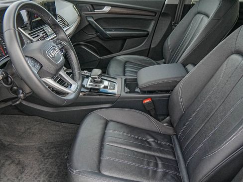 Used 2023 Audi Q5 2.0T Premium w/ Convenience Package image 8