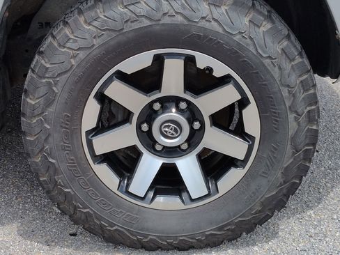 Used 2018 Toyota 4Runner TRD Off-Road Premium AWD/4WD image 11