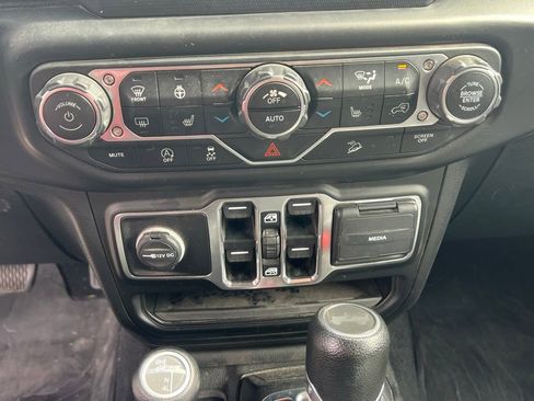 Used 2020 Jeep Wrangler Unlimited Willys image 32