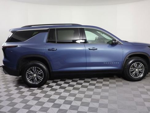 Used 2024 Chevrolet Traverse LT FWD image 9