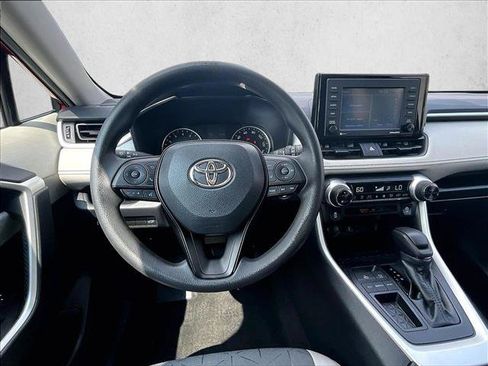 Used 2022 Toyota RAV4 XLE w/ Convenience Package FWD image 7