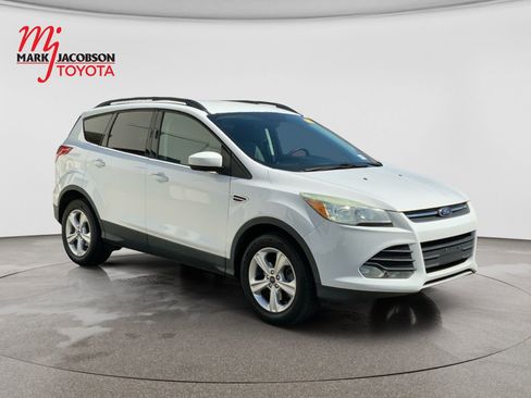 Used 2016 Ford Escape SE w/ Equipment Group 201A AWD/4WD image 3