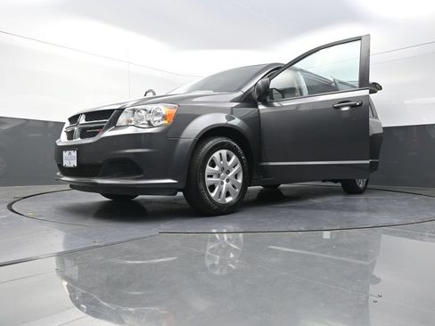 Used 2018 Dodge Grand Caravan SE w/ UConnect Hands-Free Group FWD image 33