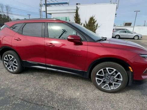 Used 2025 Chevrolet Blazer RS FWD image 3