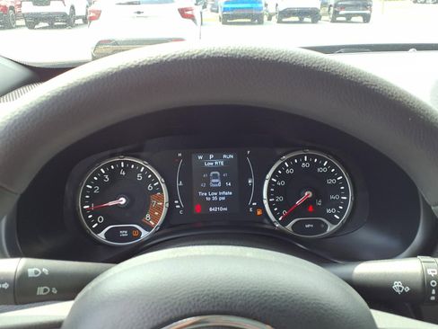 Used 2023 Jeep Renegade Latitude AWD/4WD image 10