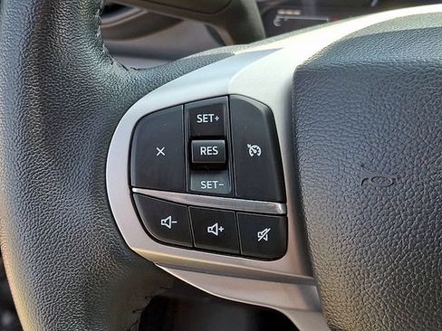 Used 2023 Ford Explorer XLT AWD/4WD image 23