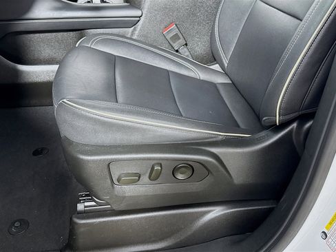 Used 2023 GMC Yukon SLT w/ SLT Premium Package image 23