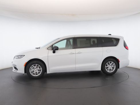 New 2026 Chrysler Pacifica Select image 42