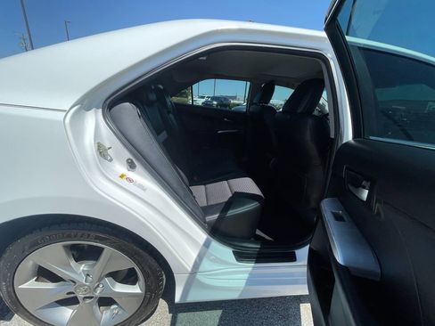 Used 2014 Toyota Camry SE FWD image 16