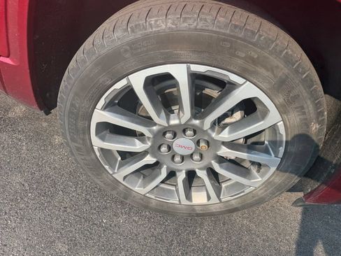 Used 2021 GMC Acadia Denali w/ Denali Ultimate Package AWD/4WD image 13