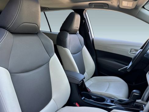 Used 2022 Toyota Corolla Cross XLE image 30