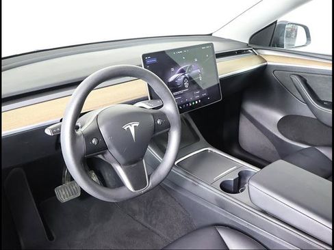 Used 2023 Tesla Model Y 2WD image 6