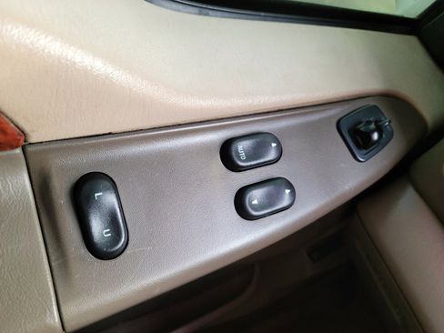 Used 2000 Ford F250 Lariat image 10