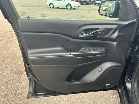 Used 2018 GMC Acadia SLT w/ LPO, Floor Liner Package FWD image 15