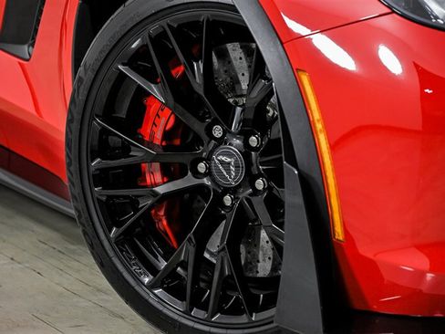 Used 2016 Chevrolet Corvette Z06 w/ 3LZ Preferred Equipment Group RWD image 3