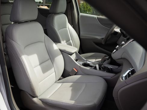 Used 2017 Chevrolet Malibu Hybrid w/ Leather Package image 34