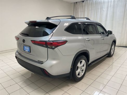 Used 2023 Toyota Highlander LE image 26