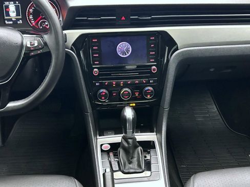 Used 2021 Volkswagen Passat 2.0T SE image 13