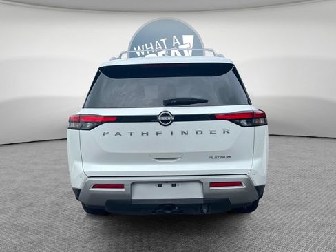 Used 2025 Nissan Pathfinder Platinum FWD image 2