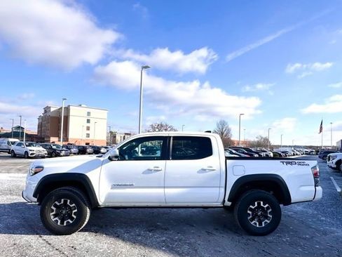 Used 2021 Toyota Tacoma TRD Off-Road w/ Technology Package image 6