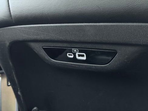 Used 2023 Chrysler Pacifica Touring-L FWD image 25