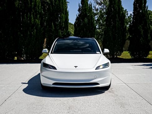 Used 2025 Tesla Model 3 Long Range RWD image 3