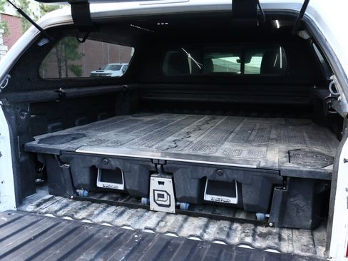 Used 2022 Chevrolet Silverado 1500 High Country w/ High Country Premium Package AWD/4WD image 30