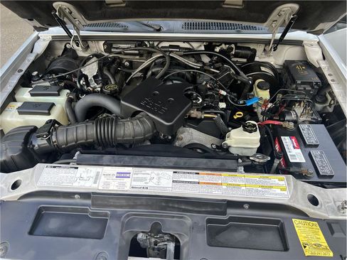 Used 2001 Ford Explorer Sport Trac 2WD image 19