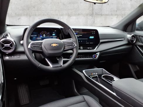 Used 2025 Chevrolet Equinox LT w/ Convenience Package II AWD/4WD image 5
