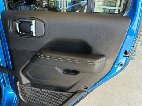 Used 2025 Jeep Wrangler Unlimited Sahara AWD/4WD image 16