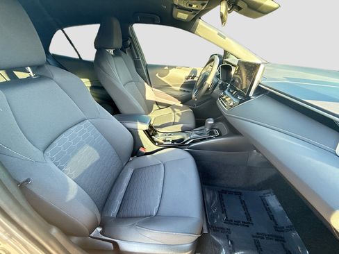 Used 2025 Toyota Corolla SE image 30