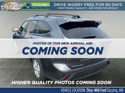 Used 2023 Toyota Highlander L FWD image 3