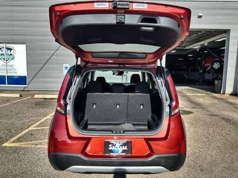 Used 2023 Kia Soul LX w/ LX Technology Package FWD image 21