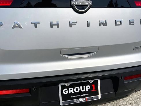 Used 2023 Nissan Pathfinder SV FWD image 10