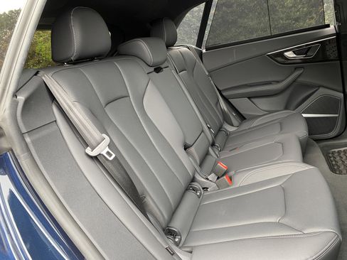 Used 2025 Audi Q8 Premium Plus image 35