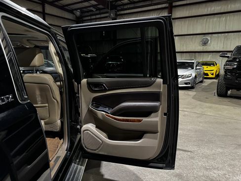 Used 2016 Chevrolet Suburban LTZ image 20