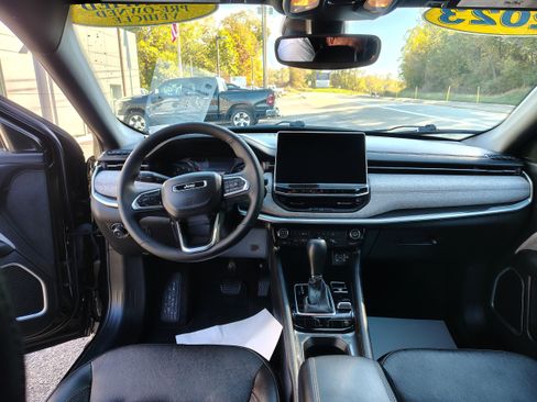 Certified 2023 Jeep Compass Latitude image 24